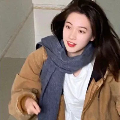 草地上的男人